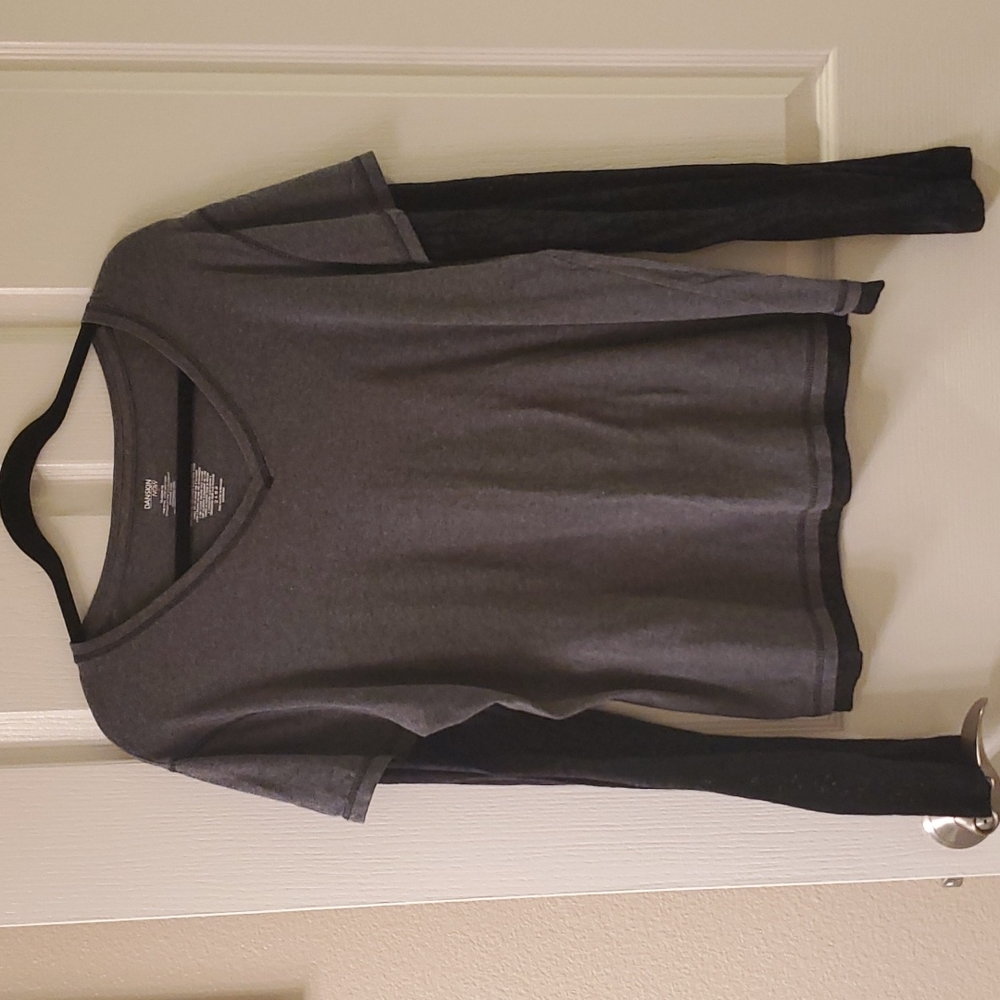 Stylish workout t with burnout sleeves.